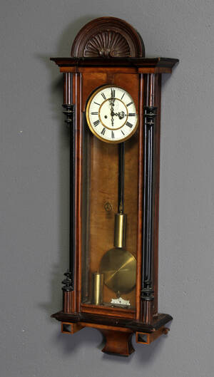 Gustav Becker. Vægur af mahogni Denne vare er sat til omsalg under nyt varenummer 4263414