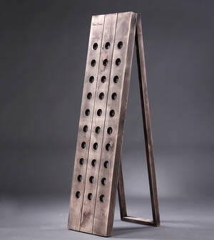 Vinreol  pupitre af bejset træ 