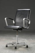 Arne Jacobsen. Oxford stol med sort læder, model 3271