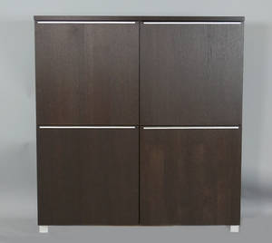 Skåp i mörkbetsad ek