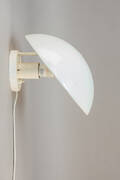 Poul Henningsen. PH-hat væglampet