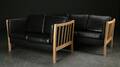 Sofasæt. To- og tre-personers sofa i læder og bøg 2