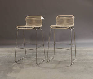  Verner Panton.To VP ONE barstole i farven Latte 2