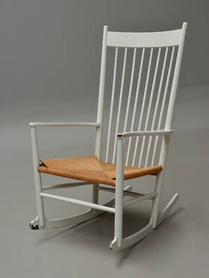 Hans J. Wegner. Gyngestol med lakeret stel