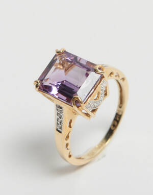 Ring med ametyst og diamanter Denne vare er sat til omsalg under nyt varenummer 4446787