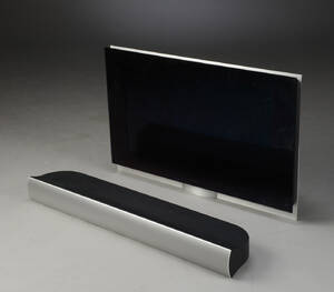 Bang  Olufsen. Beovision 7-32 fladskærm samt Beolab 7.1.  2.