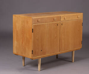 Dansk møbelproducent. Skænk egetræ