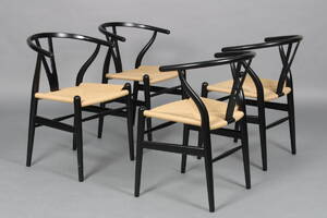 Hans J. Wegner. Sæt på fire Y- stole, model CH-24. 4