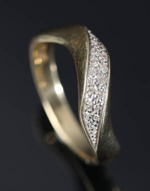 Diamantring af 14 kt guld med diamanter ca. 0.10 ct.