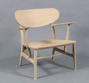 Hans J. Wegner Lænestol af egetræ, model CH-22