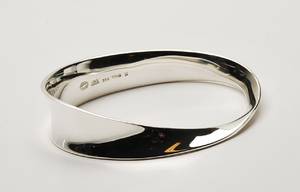 Georg Jensen, Armring model Möbius str. M