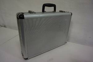 Portfölj i aluminium