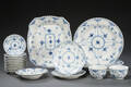 Royal Copenhagen. Musselmalet, hel- og halvblonde, dele af porcelæn 18