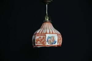 TAKLAMPA, med bemålad glasskärm, 1900-talets första hälft