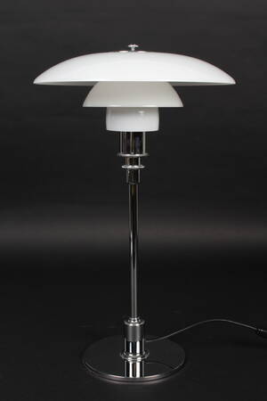 Poul Henningsen, PH 32 bordlampe.