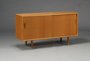 Aage Hundevad, skænk, egetræ