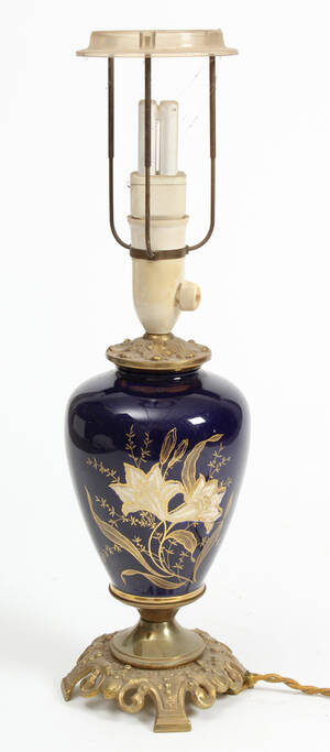 Prydlampe af porcelæn