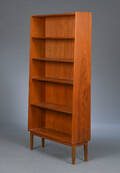 Reol af teaktræ, dansk møbelproducent