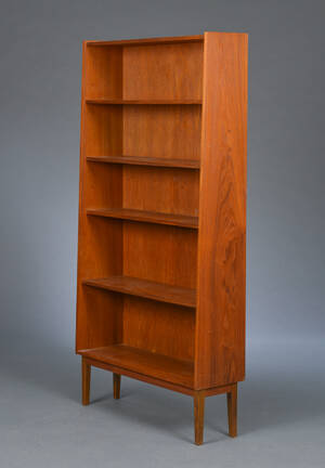 Reol af teaktræ, dansk møbelproducent