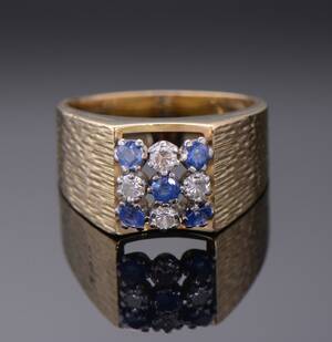 Ring af 14 kt. Guld med safirer og brillanter