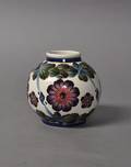 Aluminia - vase m blomster af fajance.   Denne auktion er annulleret - se nu vare 1944733