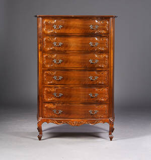 Kommode af bejdset træ, rokoko form 