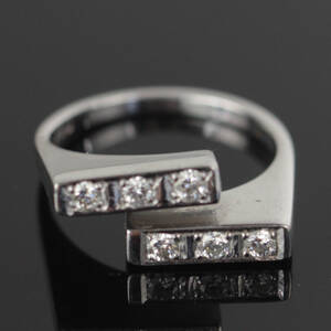 Ring i 18 kt. hvidguld med brillanter