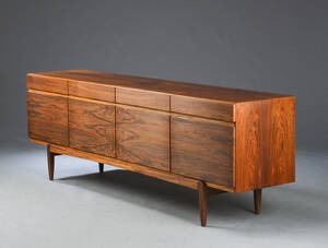 Ib Kofoed-Larsen. Lav skænk af palisander, model FA-66 