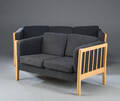 Dansk møbelproducent. Tre-pers, samt to-pers sofa, møbelstof 2