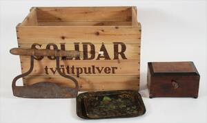 Parti diverse i trälåda