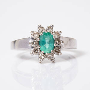 Ring med brilljander och smaragd