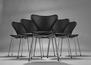 Arne Jacobsen. Et sæt på seks stole Syveren, model 3107, sort læder, Ny siddehøjde 46,5 cm. 6