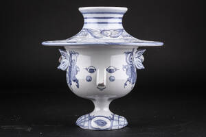 Bjørn Wiinblad. Kvinde med hat, af glaseret keramik