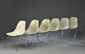 Ray og Charles Eames. Seks skalstole, model DSS, cremehvid glasfiber 6