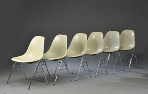Ray og Charles Eames. Seks skalstole, model DSS, cremehvid glasfiber 6