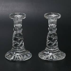 LJUSSTAKAR. Ett par, slipad dekor, glas