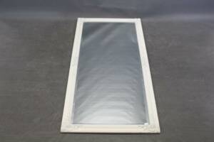 Spegel med träram och slipat glas