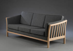Dansk møbelproducent. Tre-pers. sofa.  Denne vare er sat til omsalg under nyt varenummer 4991801