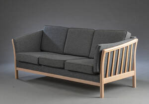 Dansk møbelproducent. Tre-pers. sofa.