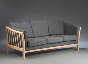 Dansk møbelproducent. Tre-pers. sofa.