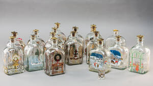 Holmegaard m.m. Samling juleflasker 17