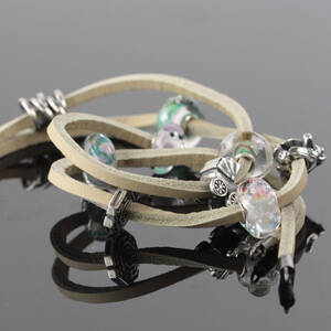 Troldekugler læder armbånd med charms