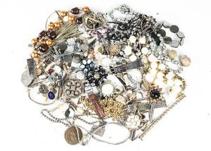 BIJOUTERIER, ett parti