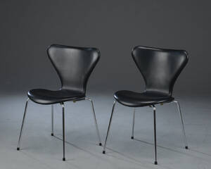 Arne Jacobsen. Et par Syverstole, sort læder model 3107 2