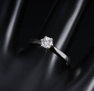 Solitairering i 14 kt. hvidguld med brillant, 0.25 ct.