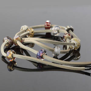 Troldekugler læder armbånd med charms