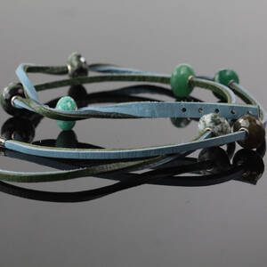 Troldekugler læder armbånd med charms