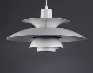 Poul Henningsen. PH-5 pendel af hvidlakeret metal