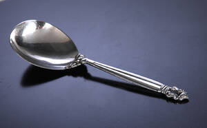 Georg Jensen. Konge serveringsske af sølv, anno 1927