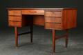 Skrivebord af teak, 1950erne, dansk møbelproducent